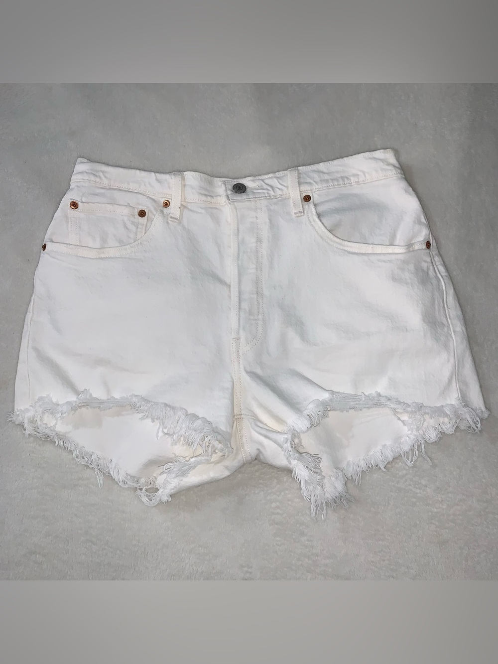 Levi's 501 Button Fly off White Denim Cut-Off Denim Jean Shorts Womens size 32